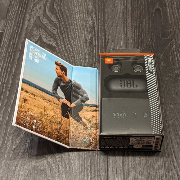 JBL Reflect Mini In Ear Headphones - Picture 2 of 4